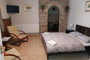 Пансион Véndektanya Vendégház