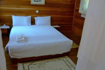 هتل Bwigamiro Country Home Fort Portal