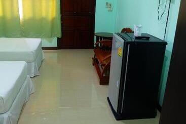 פנסיון J Safe Guesthouse