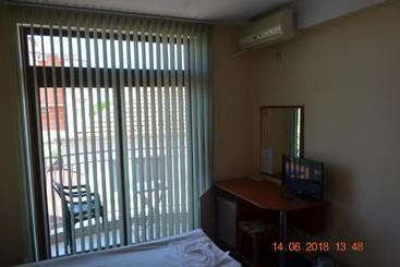 پانسیون Guesthouse Opal