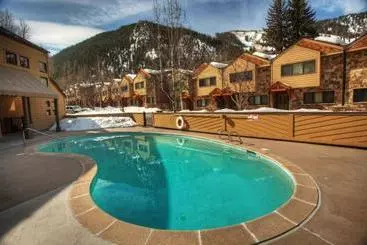 Huoneistohotelli Clarendon Townhomes