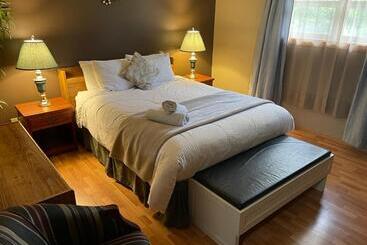 پانسیون Blaeberry Valley Vacation Rentals