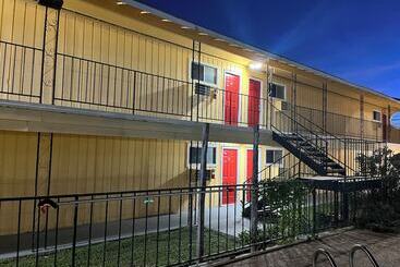 Hostel Hill Country Inn