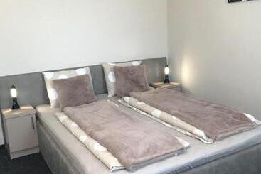 Pensionat 4 Hálószobás Pihenj Meg Vendégház