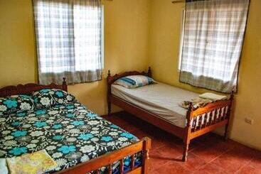 ペンション Hostal Nathaly