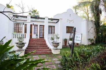 Пансион Three Gables Guesthouse