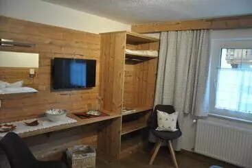 Vandrarhem Gästehaus Mayer