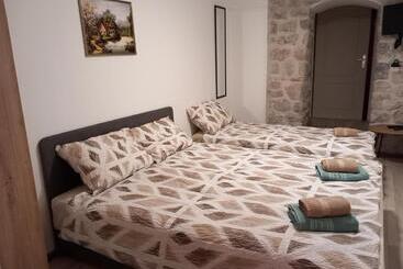 پانسیون Castello