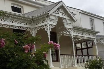 بنسيون House On Plein