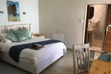 Majatalo Isle La Breeze Guest House