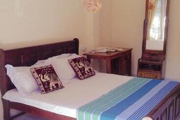 Hostel Suwani Pinnawala Homestay