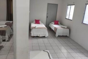 ペンション Pousada Cecosne