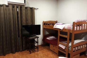 Hostel Residencia Leones De Castilla
