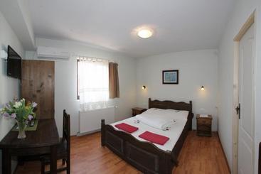 פנסיון Casa Oana