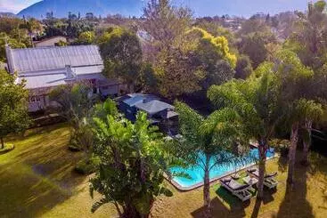 Majatalo Elianthe Guesthouse