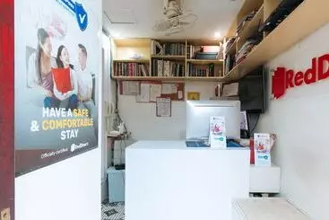 ホテル Reddoorz Plus @ Ruby Las Pinas Weekly Stay