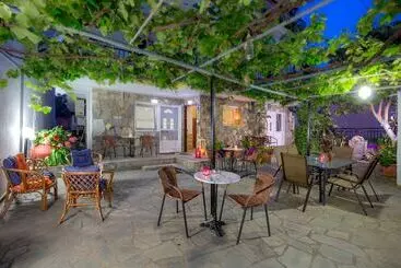 آپارتمانهای توریستها Famelia Studios Lampiris