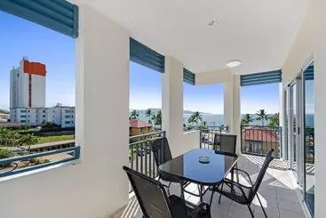 مسافرخانه Madison Ocean Breeze Apartments