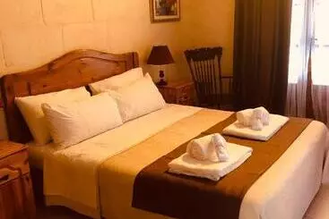 مسافرخانه Narcisa Farmhouse B&b