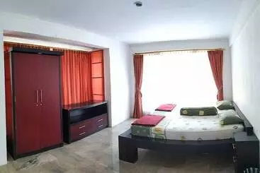 Apartamente turistice Villa Pinggir Danau Puncak For 30 Pax