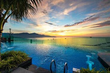 Hotel Sala Danang Beach