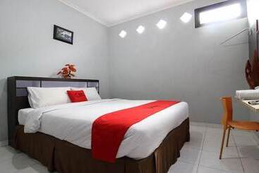 Reddoorz Plus @ Hotel Star 88
