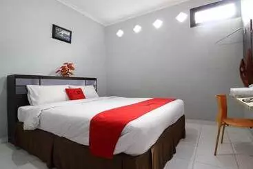 Reddoorz Plus @ Hotel Star 88