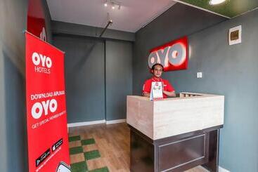 Hotell Channel Stay @ Bassura City Apartment