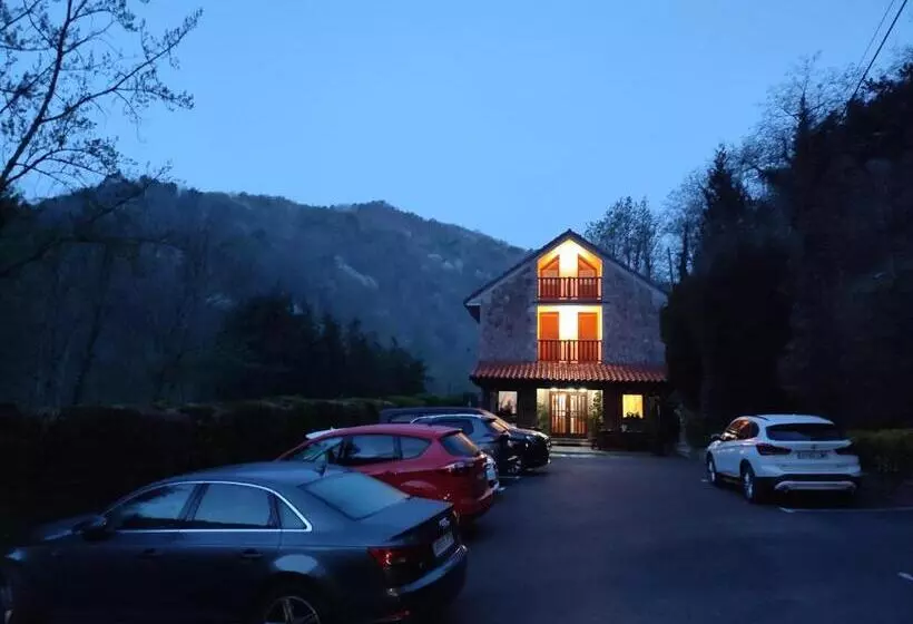 ホテル La Salmonera Cangas De Onís