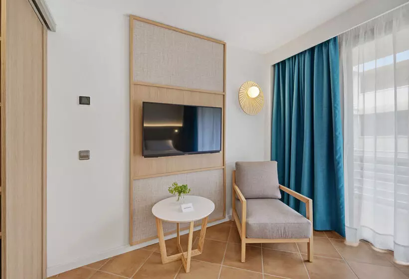 Отель Occidental Cala Vinas