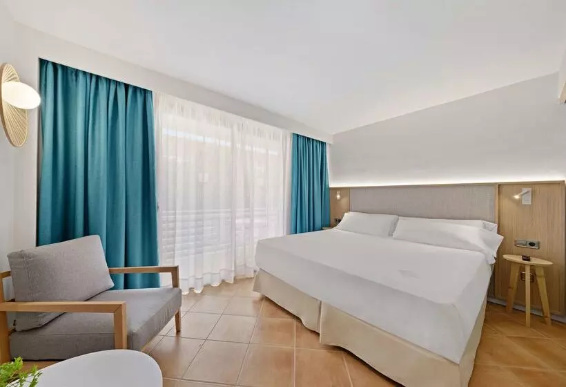 Отель Occidental Cala Vinas