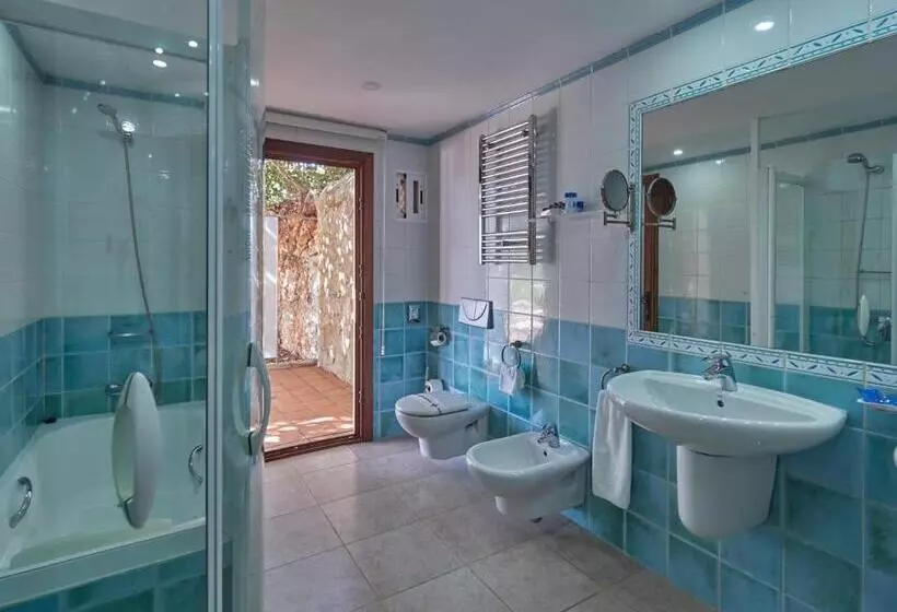 هتل Petit Cala Fornells