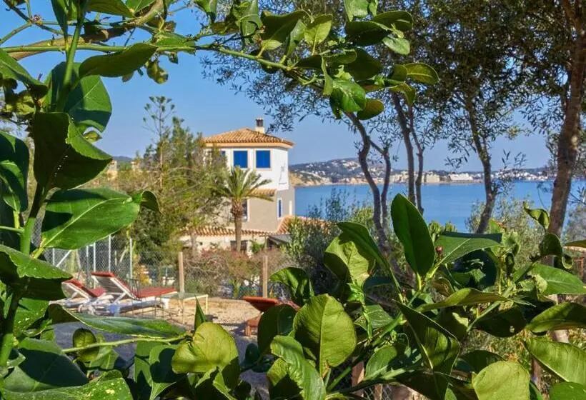 هتل Petit Cala Fornells