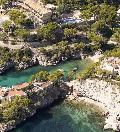 هتل Petit Cala Fornells