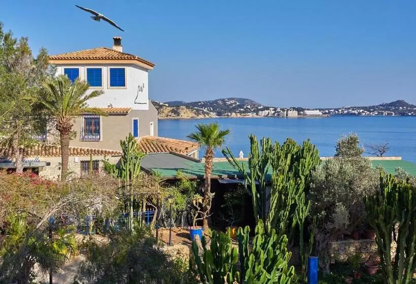 هتل Petit Cala Fornells