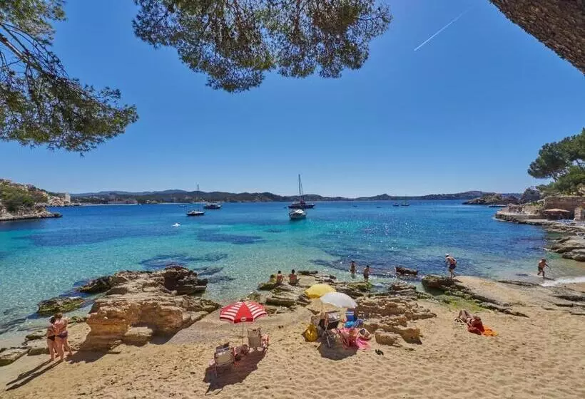 هتل Petit Cala Fornells