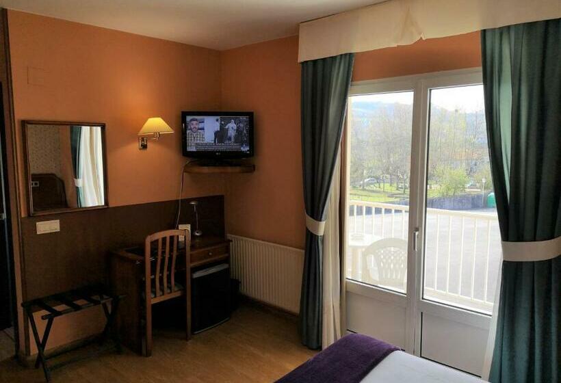 هتل Y Casona El Carmen