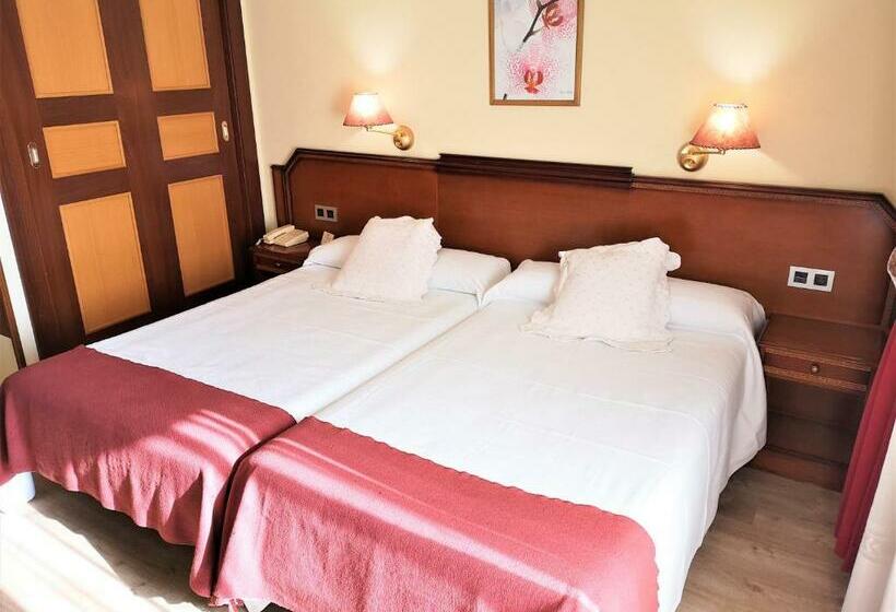 هتل Y Casona El Carmen