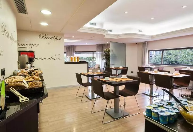 Отель Acta Antibes