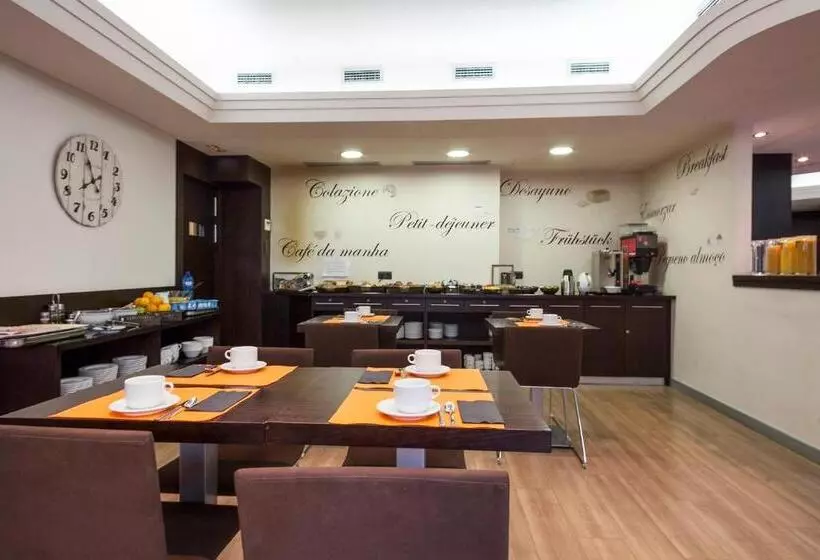 Отель Acta Antibes