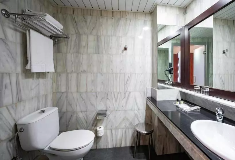 Отель Catalonia Park Putxet