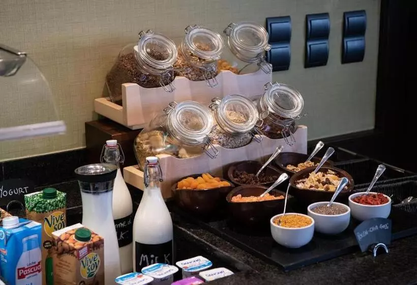 Отель Catalonia Park Putxet