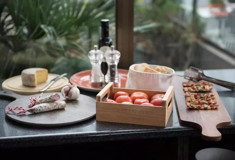 Отель Catalonia Park Putxet