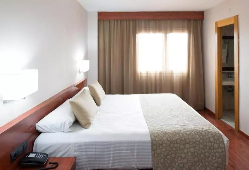 Отель Catalonia Park Putxet