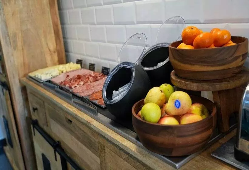 Отель htop Bcn City