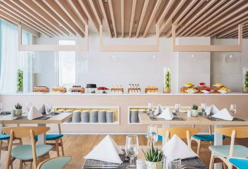 Отель Iberostar Waves Alcudia Park