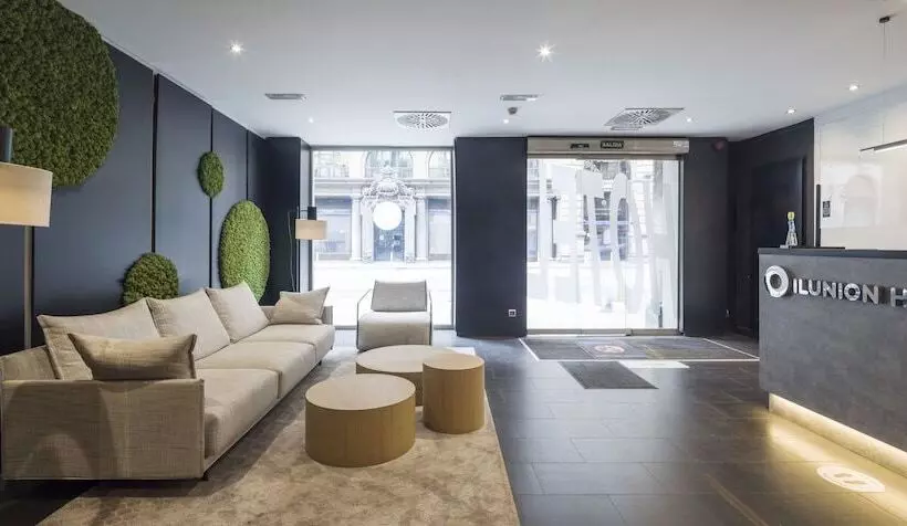 Отель Ilunion Almirante