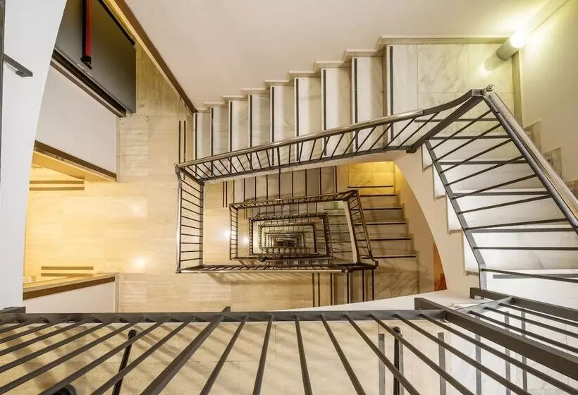 Отель Ilunion Almirante