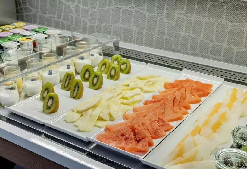 Отель Ilunion Almirante