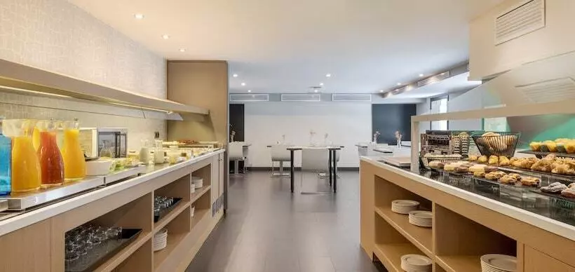 Отель Ilunion Almirante